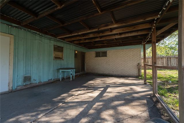 1719 Austin St, Portland, TX 78374