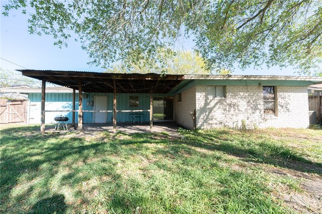 1719 Austin St, Portland, TX 78374