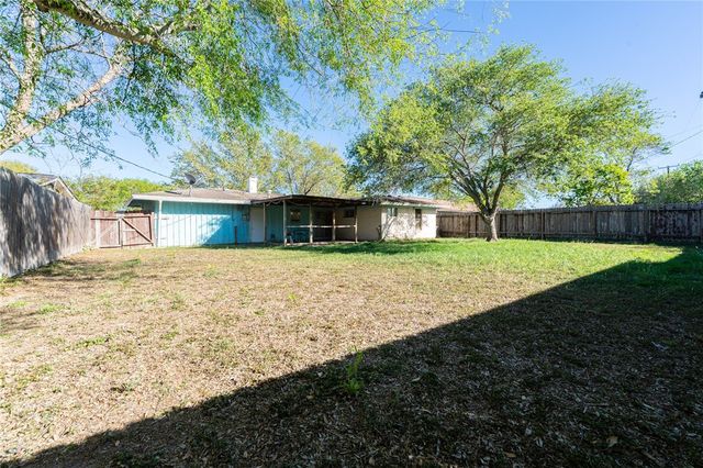 1719 Austin St, Portland, TX 78374