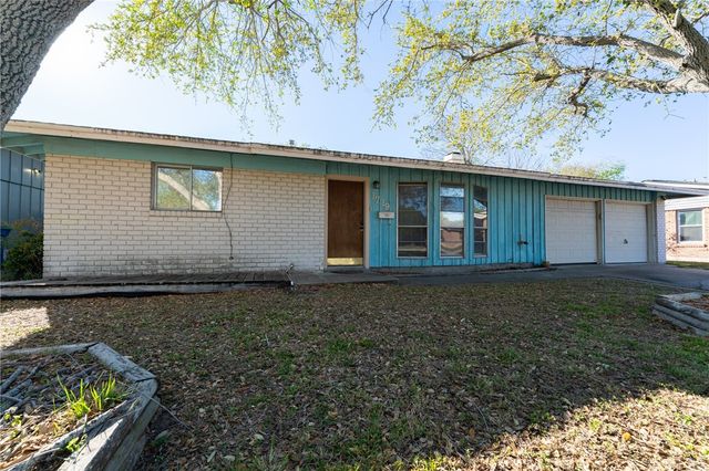 1719 Austin St, Portland, TX 78374