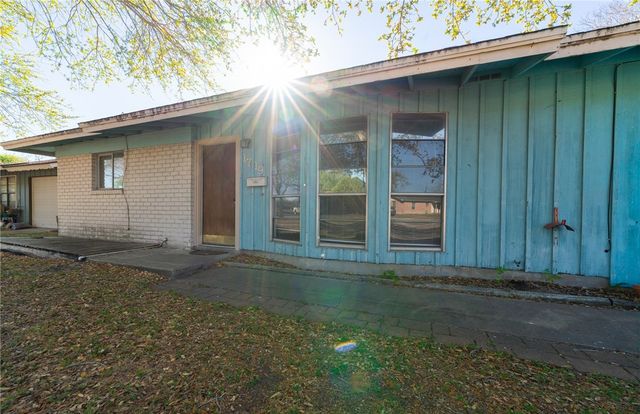 1719 Austin St, Portland, TX 78374