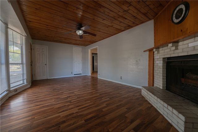 1719 Austin St, Portland, TX 78374