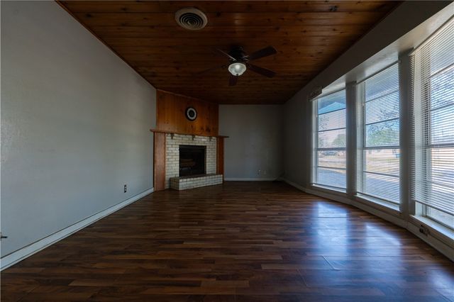 1719 Austin St, Portland, TX 78374