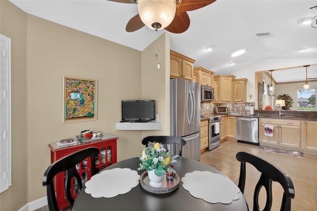 2327 WAKEFIELD WAY, Mount Dora, FL 32757