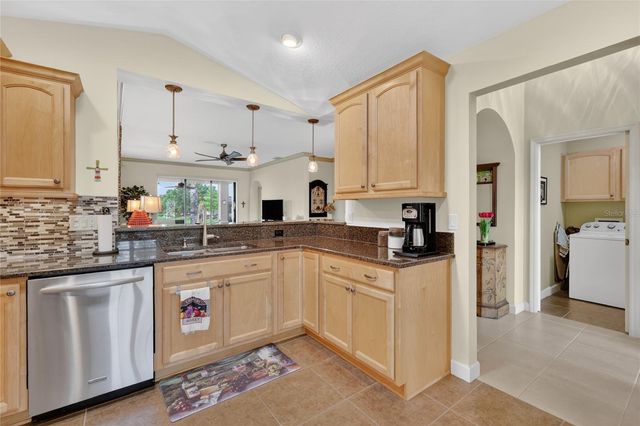 2327 WAKEFIELD WAY, Mount Dora, FL 32757