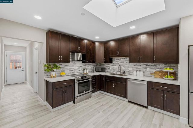 390 Guttenberg St, Daly City, CA 94014