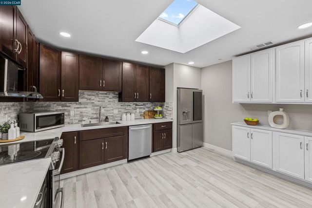 390 Guttenberg St, Daly City, CA 94014