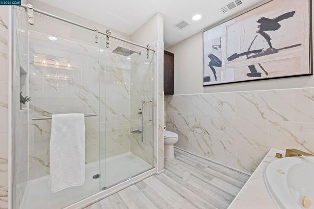 390 Guttenberg St, Daly City, CA 94014