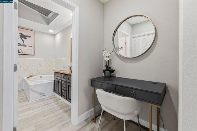 390 Guttenberg St, Daly City, CA 94014