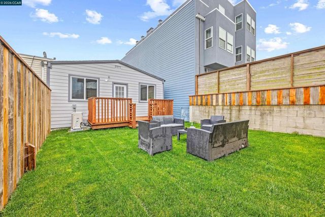 390 Guttenberg St, Daly City, CA 94014