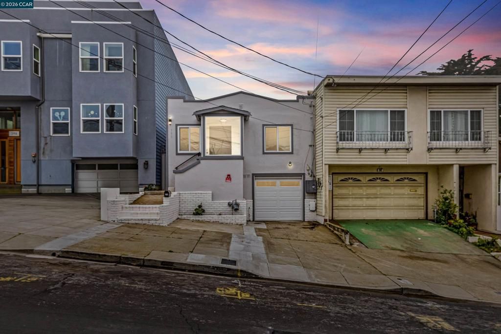 390 Guttenberg St, Daly City, CA 94014