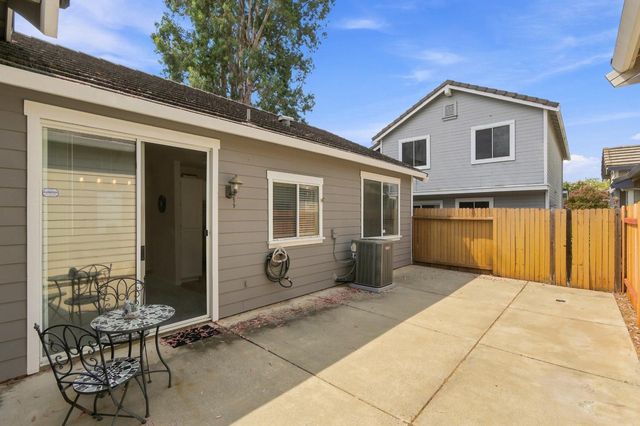 9389 Laguna Pointe Way, Elk Grove, CA 95758
