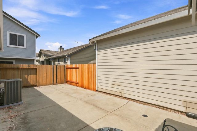 9389 Laguna Pointe Way, Elk Grove, CA 95758