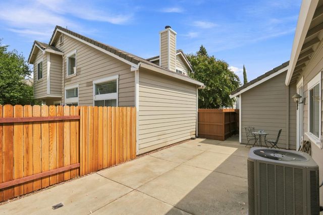 9389 Laguna Pointe Way, Elk Grove, CA 95758