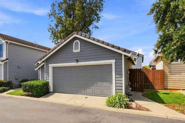 9389 Laguna Pointe Way, Elk Grove, CA 95758