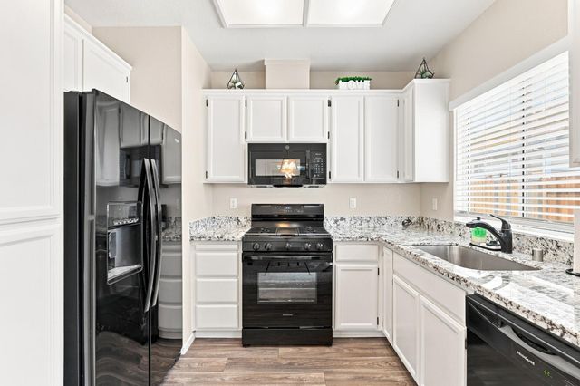 9389 Laguna Pointe Way, Elk Grove, CA 95758