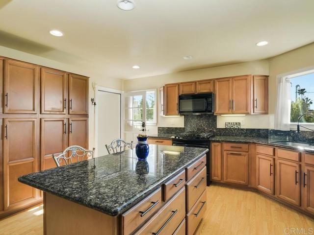 511 Hilltop Dr, Chula Vista, CA 91910