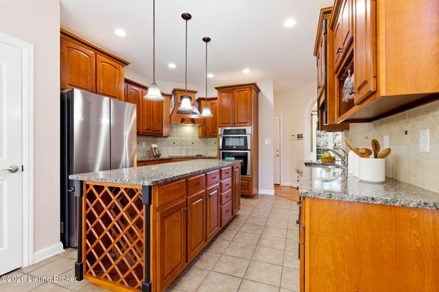 447 Heritage Hill Pkwy, Shepherdsville, KY 40165