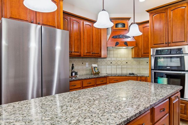 447 Heritage Hill Pkwy, Shepherdsville, KY 40165