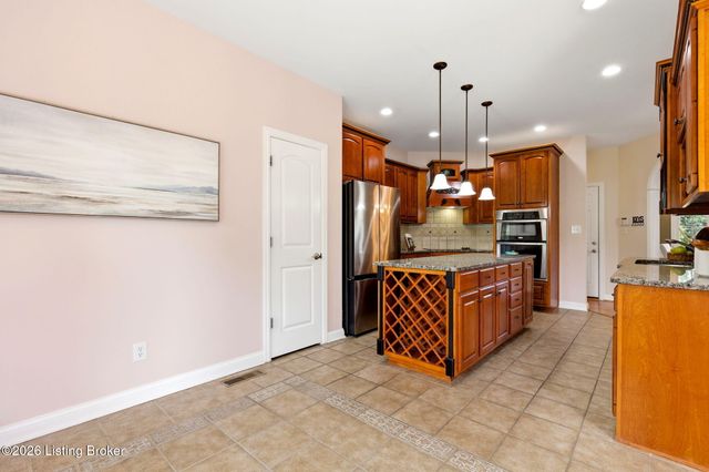 447 Heritage Hill Pkwy, Shepherdsville, KY 40165