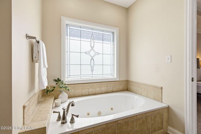447 Heritage Hill Pkwy, Shepherdsville, KY 40165