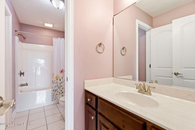 447 Heritage Hill Pkwy, Shepherdsville, KY 40165