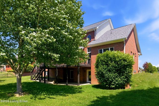 447 Heritage Hill Pkwy, Shepherdsville, KY 40165
