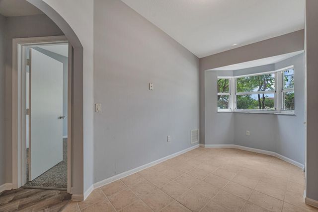3810 N JOG Road 204, West Palm Beach, FL 33411