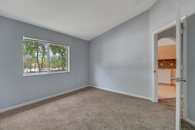 3810 N JOG Road 204, West Palm Beach, FL 33411