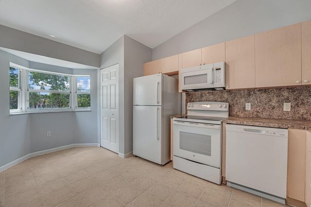 3810 N JOG Road 204, West Palm Beach, FL 33411