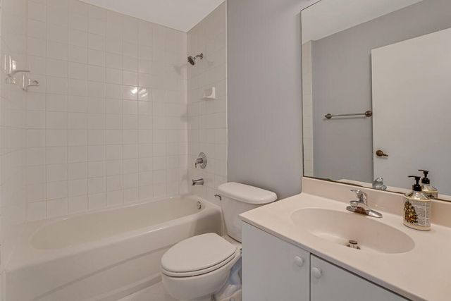 3810 N JOG Road 204, West Palm Beach, FL 33411