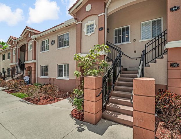 3810 N JOG Road 204, West Palm Beach, FL 33411
