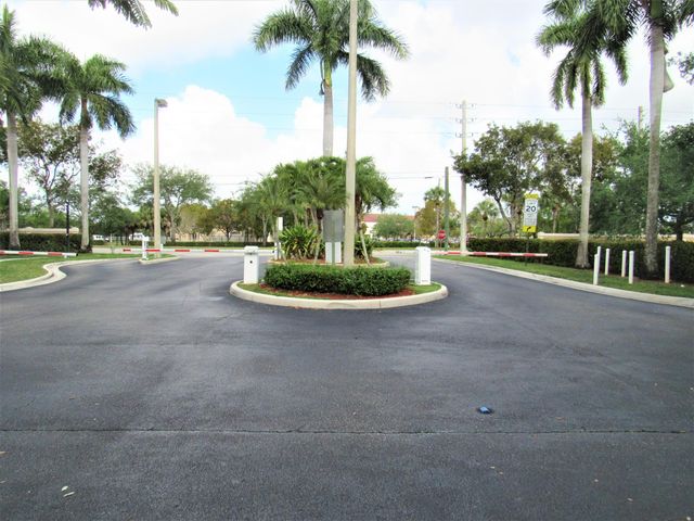 3810 N JOG Road 204, West Palm Beach, FL 33411