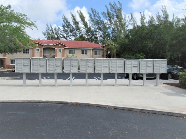 3810 N JOG Road 204, West Palm Beach, FL 33411