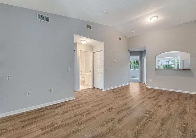 3810 N JOG Road 204, West Palm Beach, FL 33411