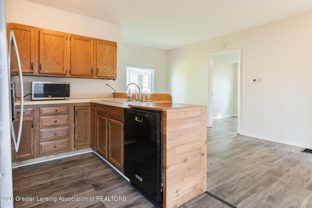 2112 Clifton Avenue, Lansing, MI 48910