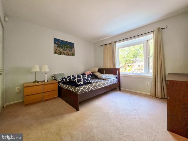 9910 KINGSBRIDGE DR, Fairfax, VA 22031