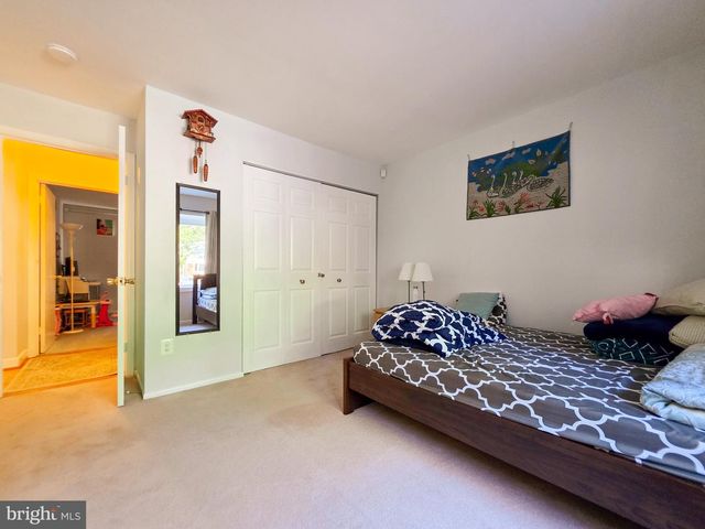 9910 KINGSBRIDGE DR, Fairfax, VA 22031
