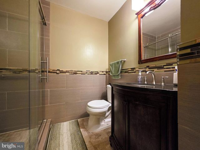 9910 KINGSBRIDGE DR, Fairfax, VA 22031