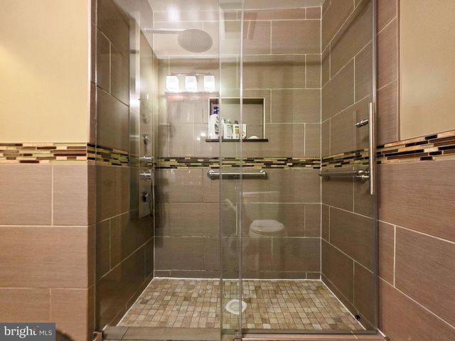 9910 KINGSBRIDGE DR, Fairfax, VA 22031
