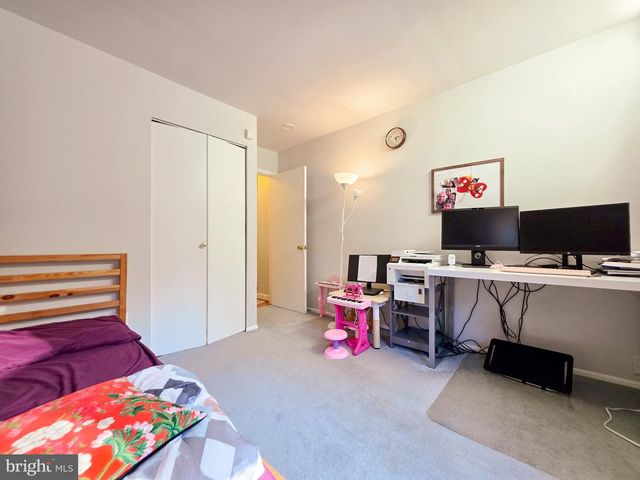 9910 KINGSBRIDGE DR, Fairfax, VA 22031
