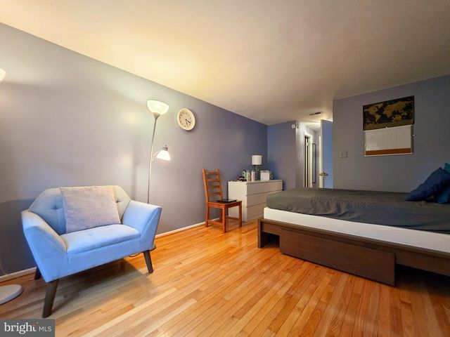 9910 KINGSBRIDGE DR, Fairfax, VA 22031