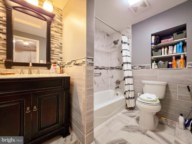 9910 KINGSBRIDGE DR, Fairfax, VA 22031