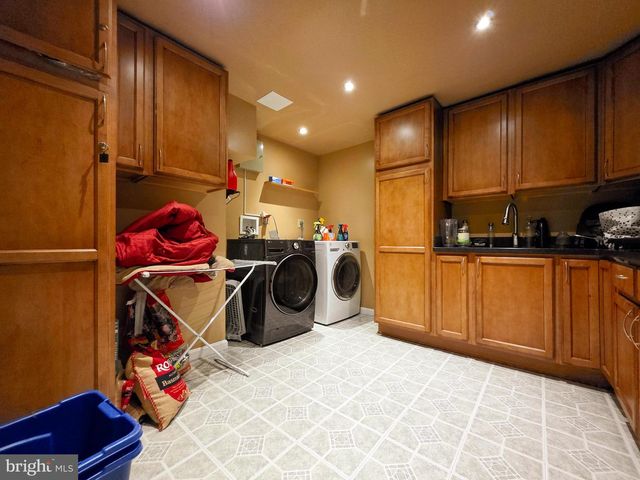 9910 KINGSBRIDGE DR, Fairfax, VA 22031