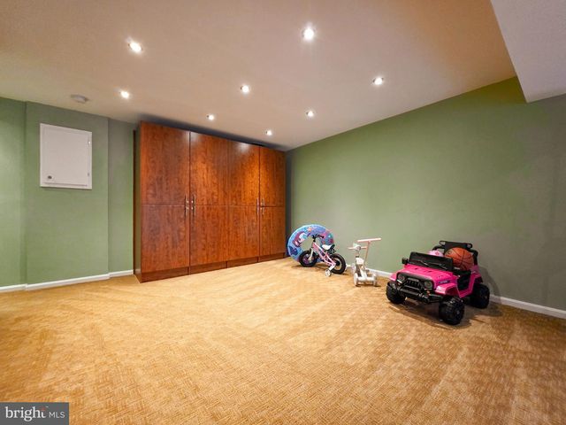 9910 KINGSBRIDGE DR, Fairfax, VA 22031