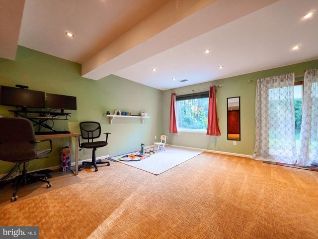 9910 KINGSBRIDGE DR, Fairfax, VA 22031