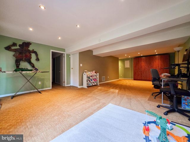 9910 KINGSBRIDGE DR, Fairfax, VA 22031