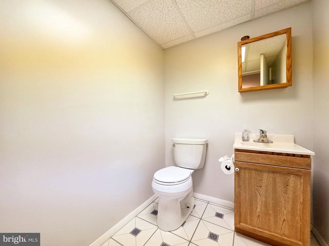9910 KINGSBRIDGE DR, Fairfax, VA 22031