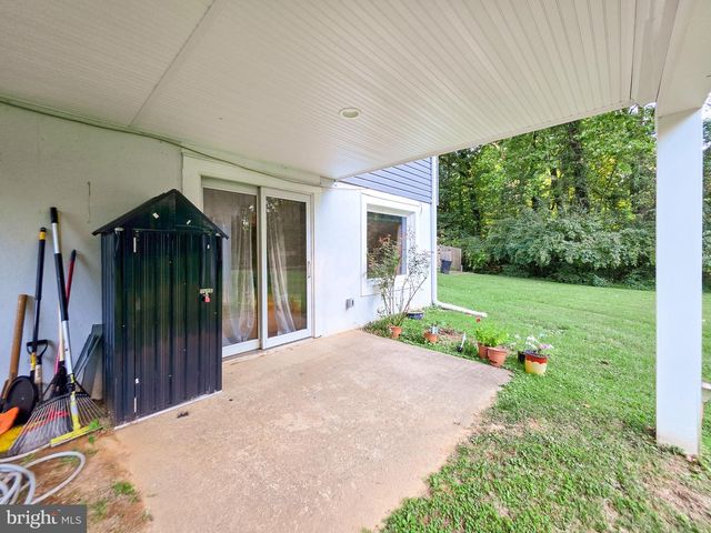 9910 KINGSBRIDGE DR, Fairfax, VA 22031