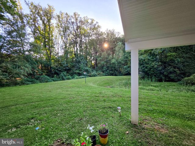 9910 KINGSBRIDGE DR, Fairfax, VA 22031